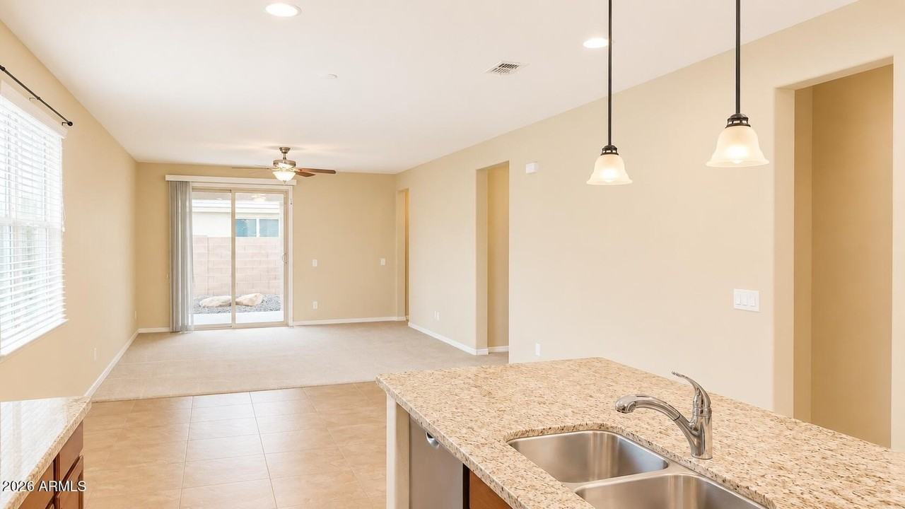 277 N Jesse St - Photo 7 of 24