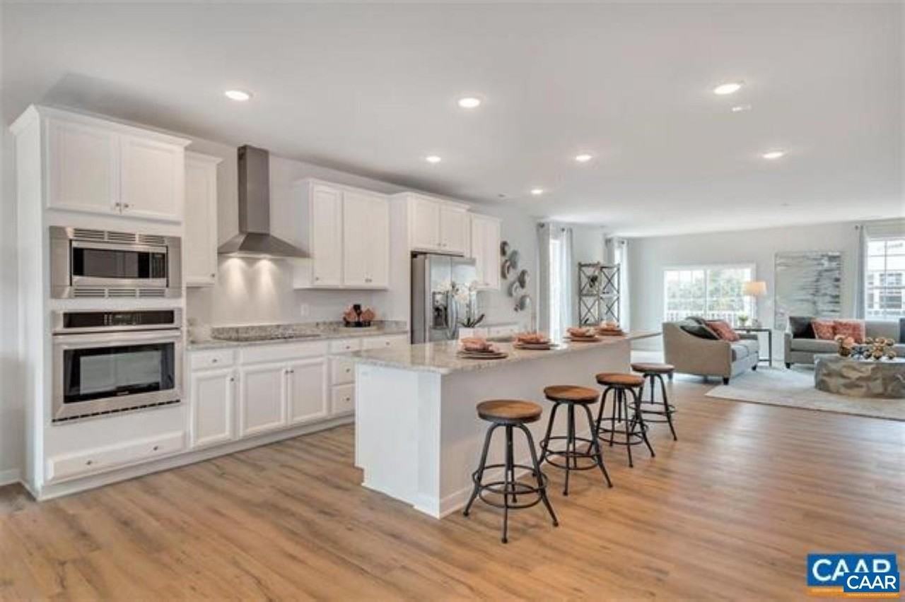 828B Wesley Ln #B - Photo 2 of 14