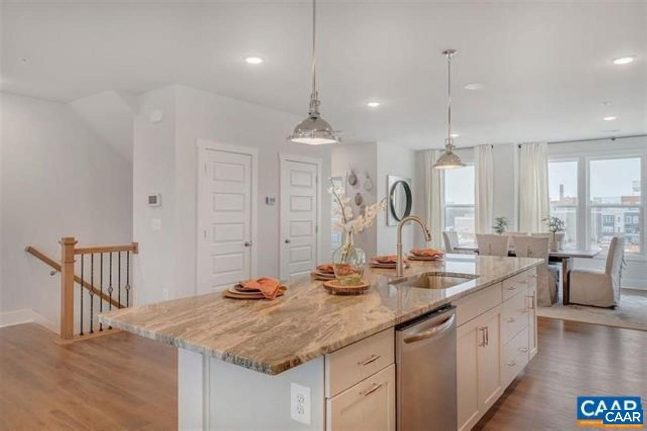 828B Wesley Ln #B - Photo 4 of 14