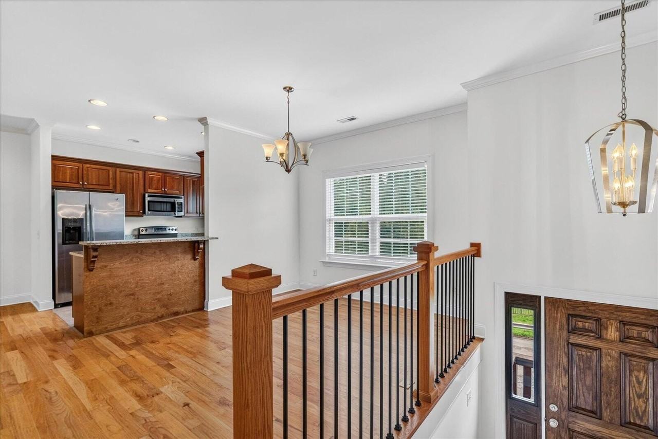 816 Altamont Rd - Photo 6 of 37