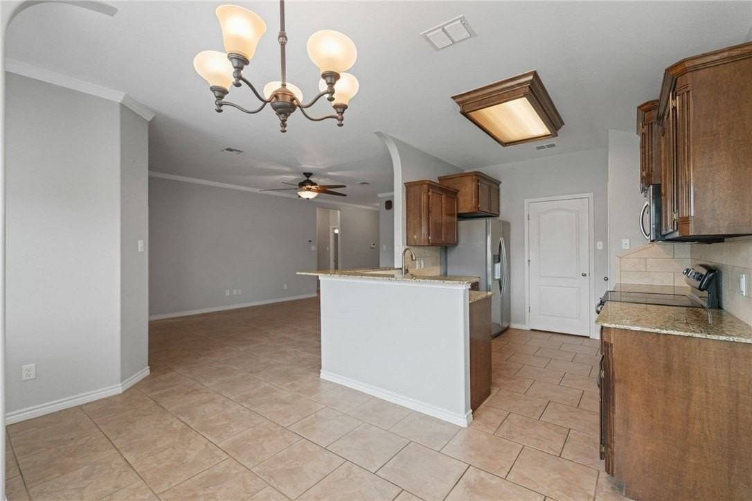 6815 Fox Hill Dr - Photo 4 of 16