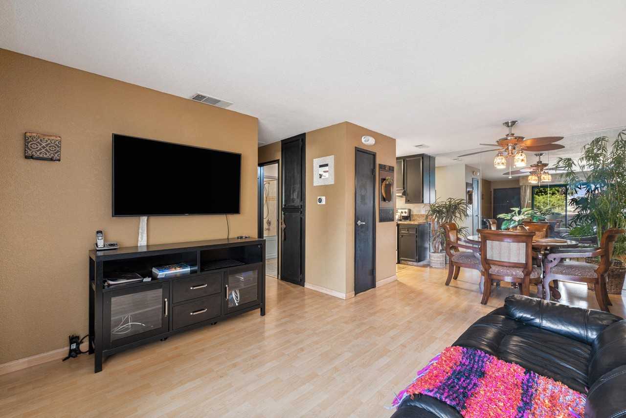 2822 N Auburn Ct #208 - Photo 7 of 34