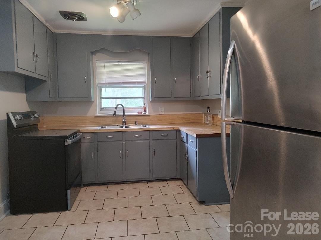 750 Brockbank Rd - Photo 6 of 16