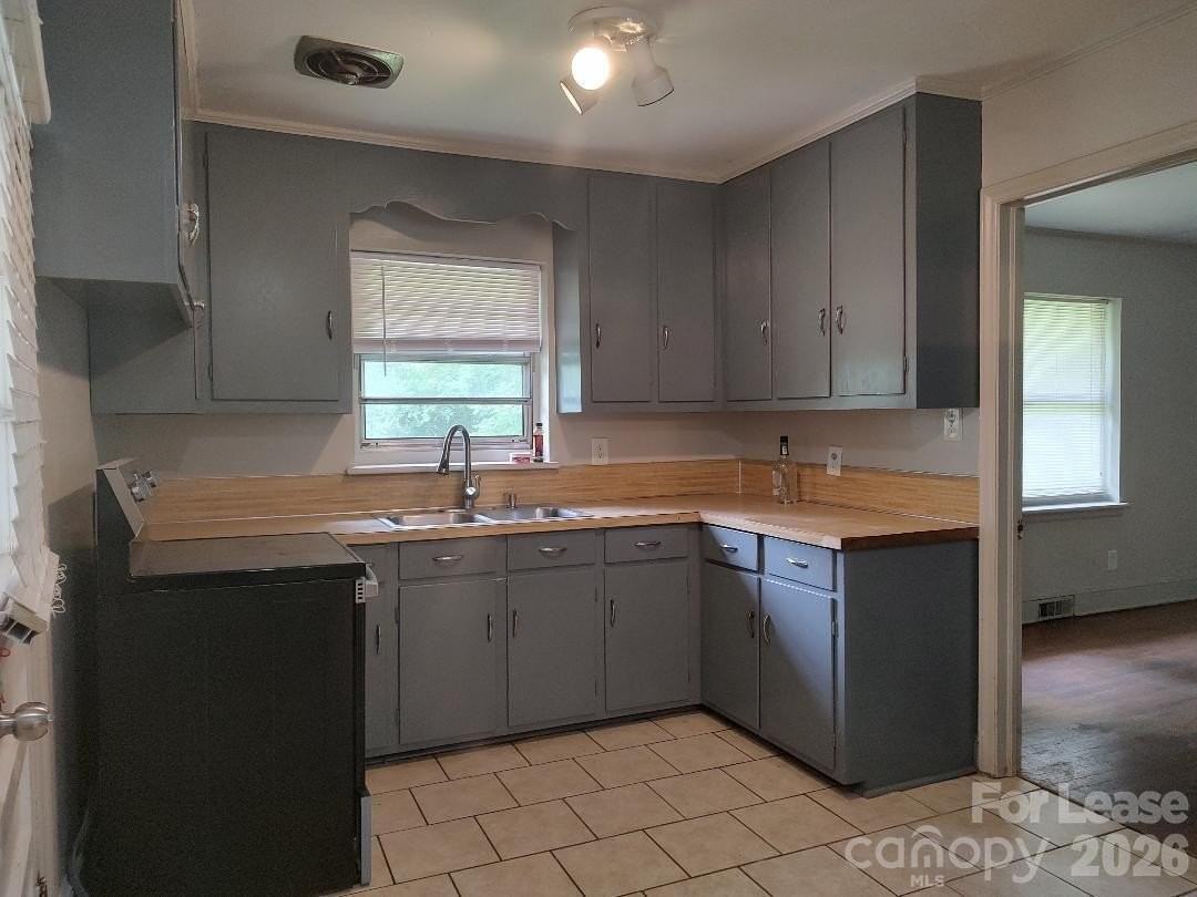 750 Brockbank Rd - Photo 7 of 16