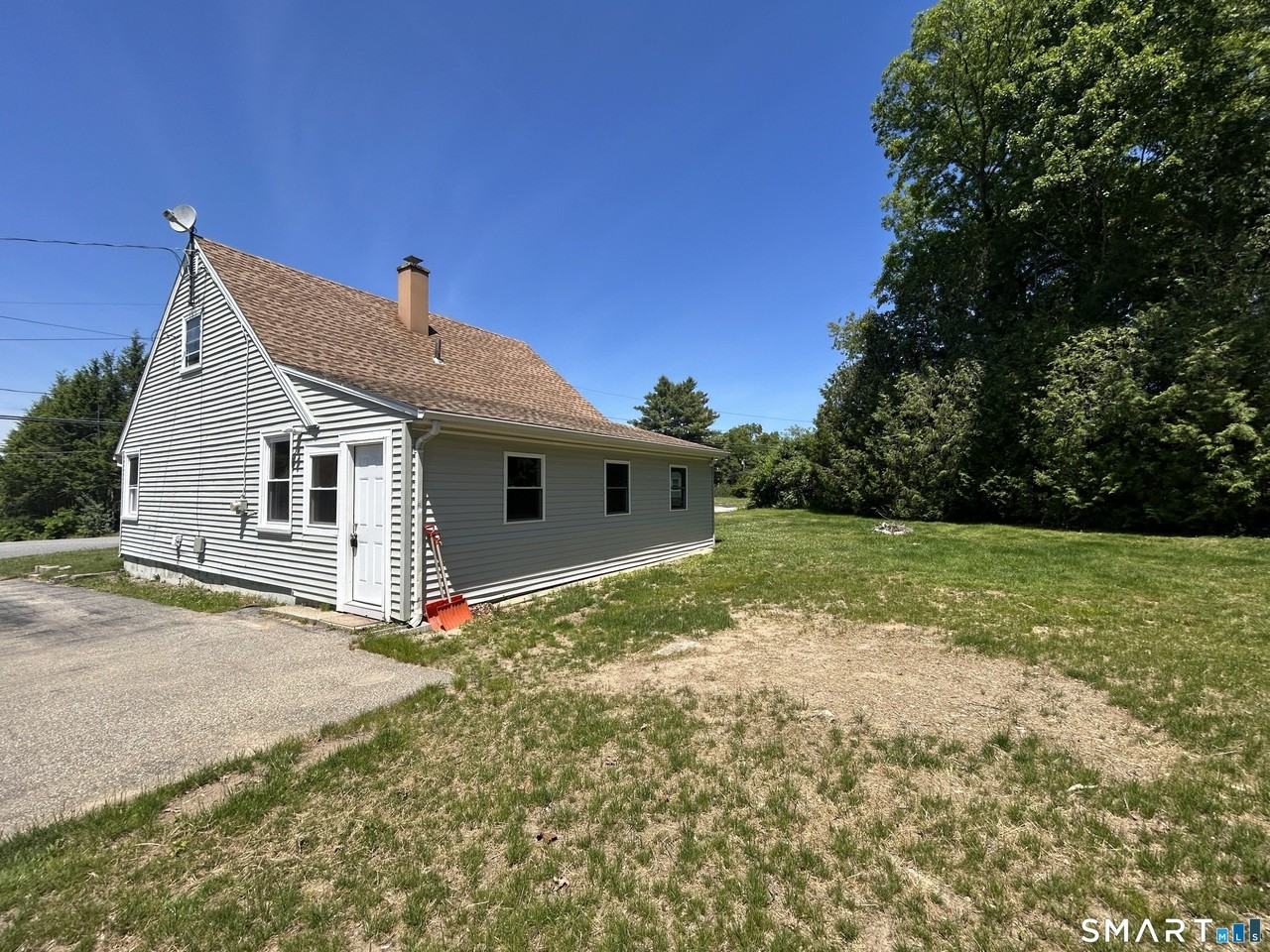 18 Lynwood Dr - Photo 3 of 13