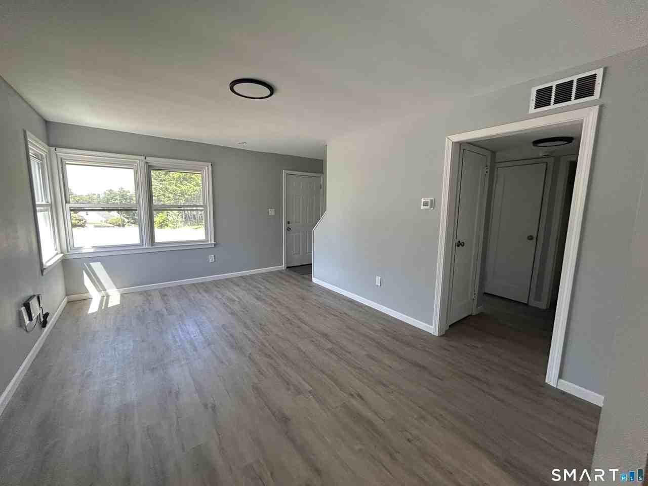 18 Lynwood Dr - Photo 7 of 13