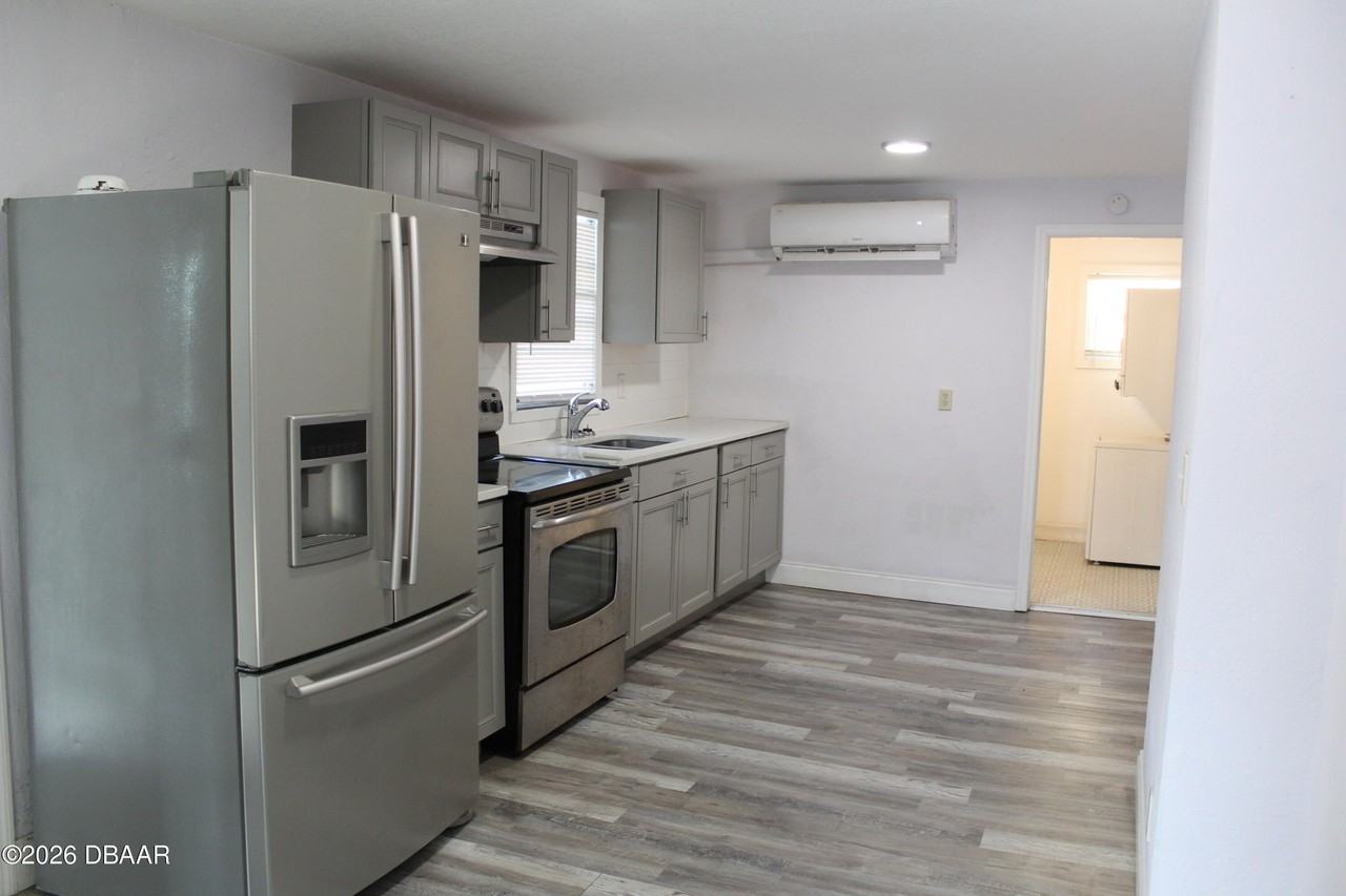 124 S Noble St #3 - Photo 4 of 10