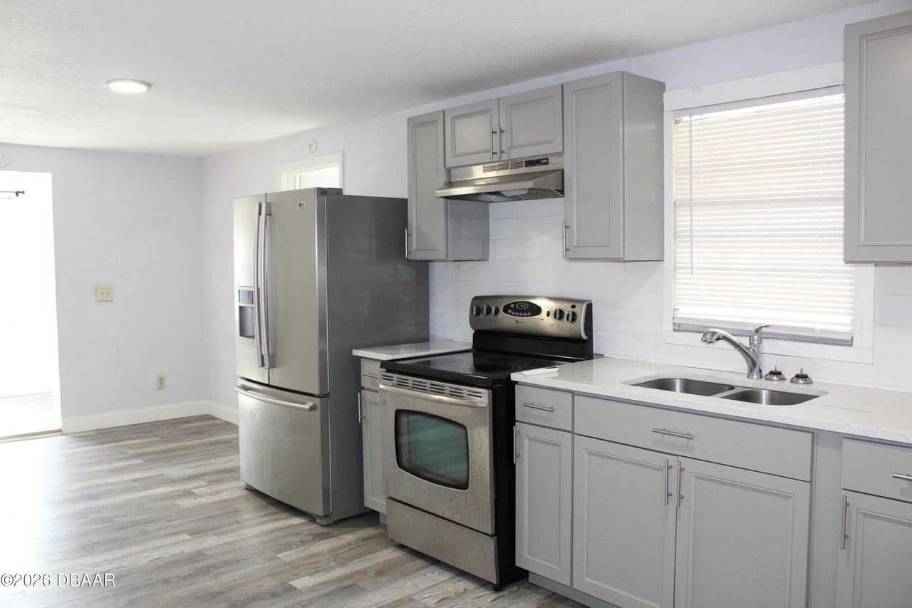124 S Noble St #3 - Photo 5 of 10