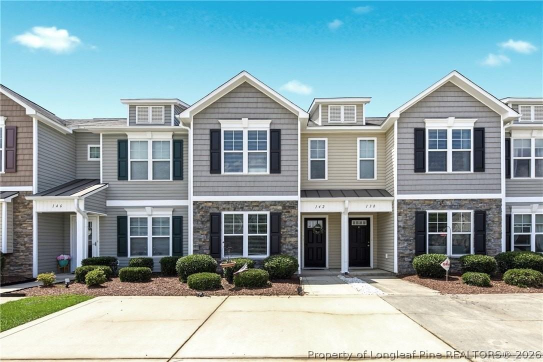142 Collinwood Dr #821