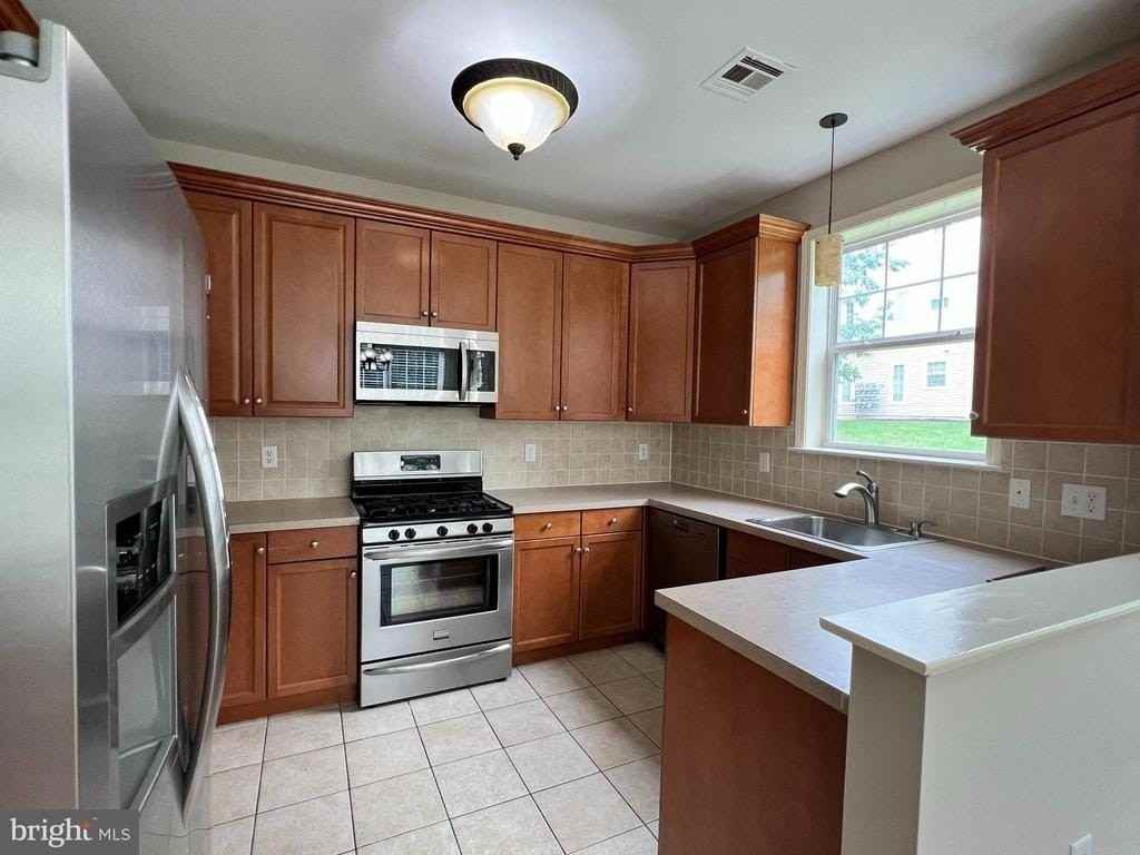 212 Masterson Ct - Photo 7 of 17
