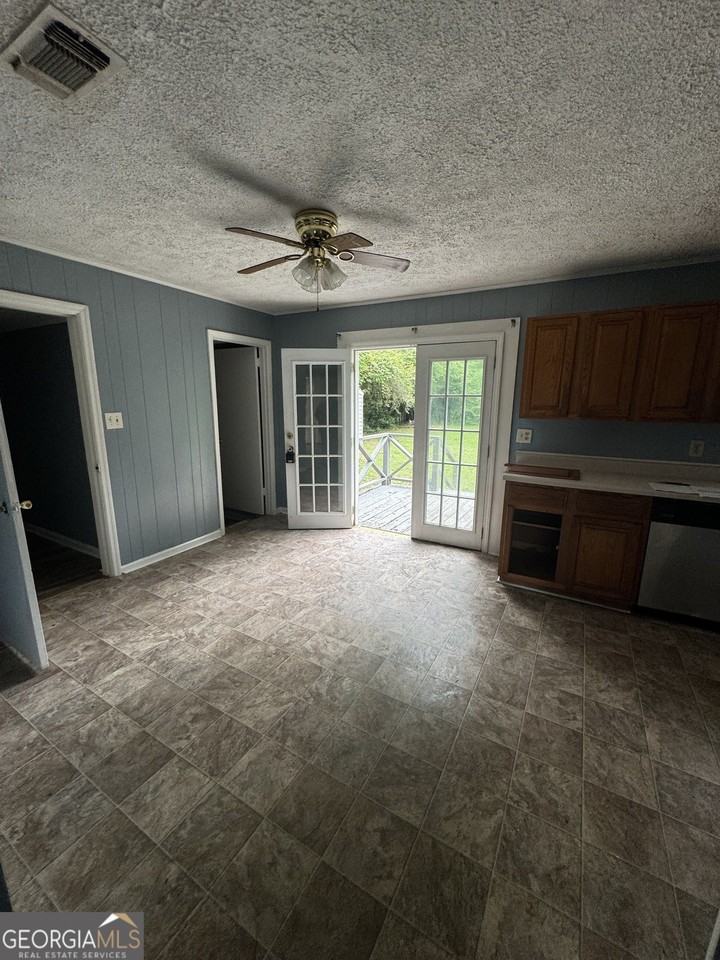 4300 Essex Rd - Photo 3 of 11