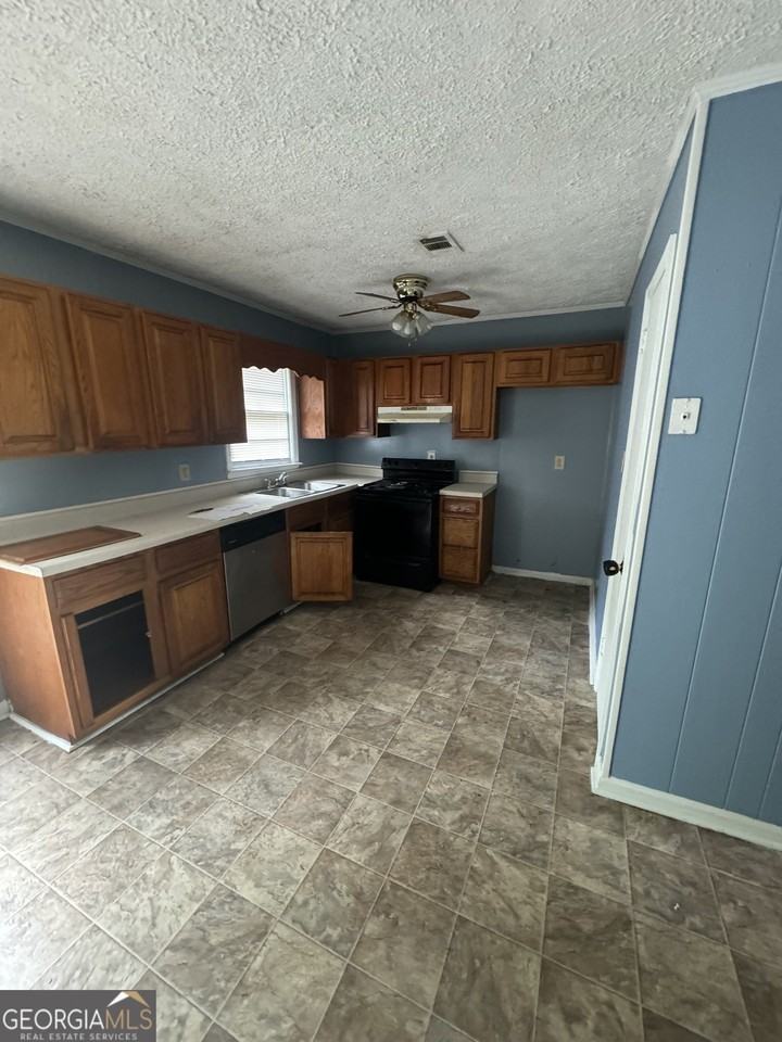 4300 Essex Rd - Photo 4 of 11