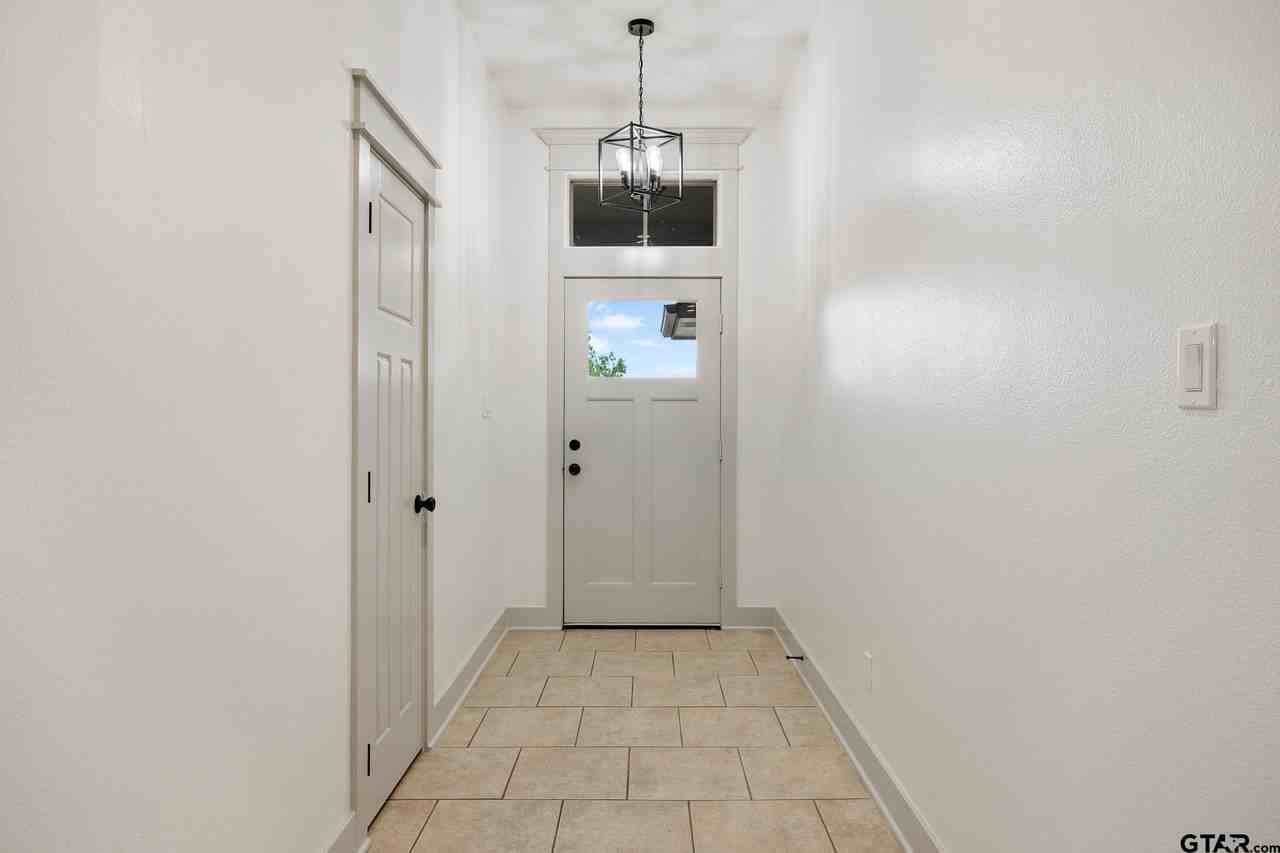 7343 Rockpoint Ln - Photo 5 of 37