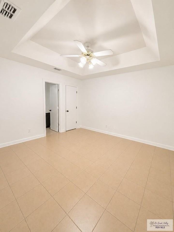 2369 Munich St - Photo 4 of 7