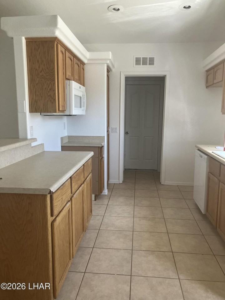 3560 Tomahawk Dr #101 - Photo 2 of 7