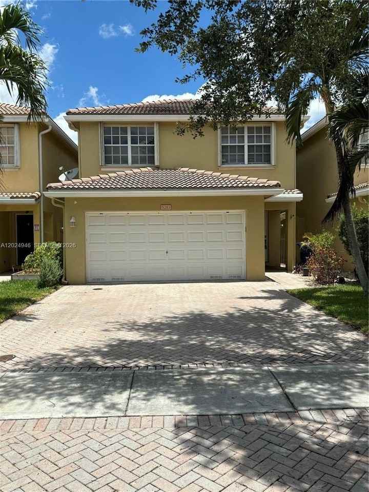 9283 Nw 54th St - Photo 4 of 21