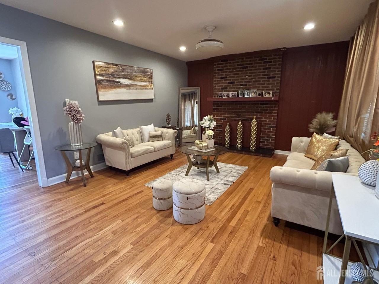 869 Gates Ave - Photo 3 of 13