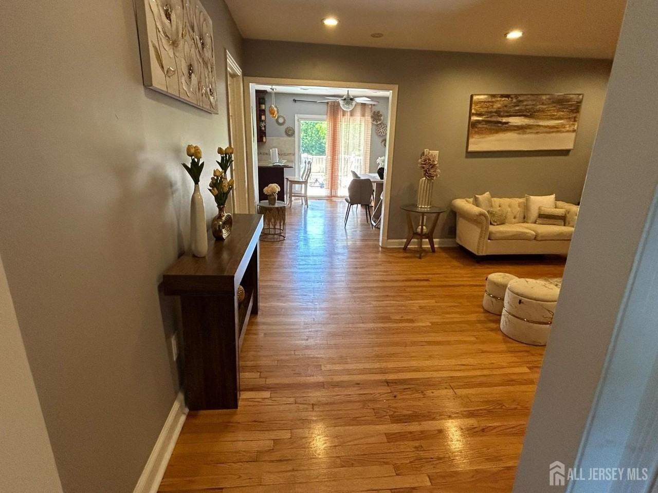 869 Gates Ave - Photo 6 of 13