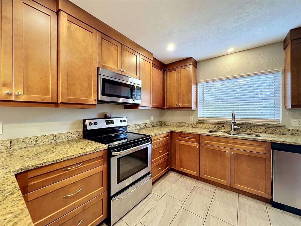 3012 Rogan Rd - Photo 7 of 36