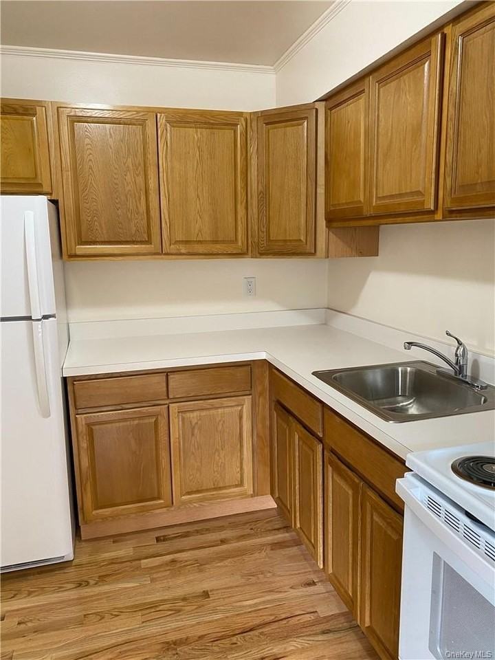 202 Park Ln #202 - Photo 2 of 6