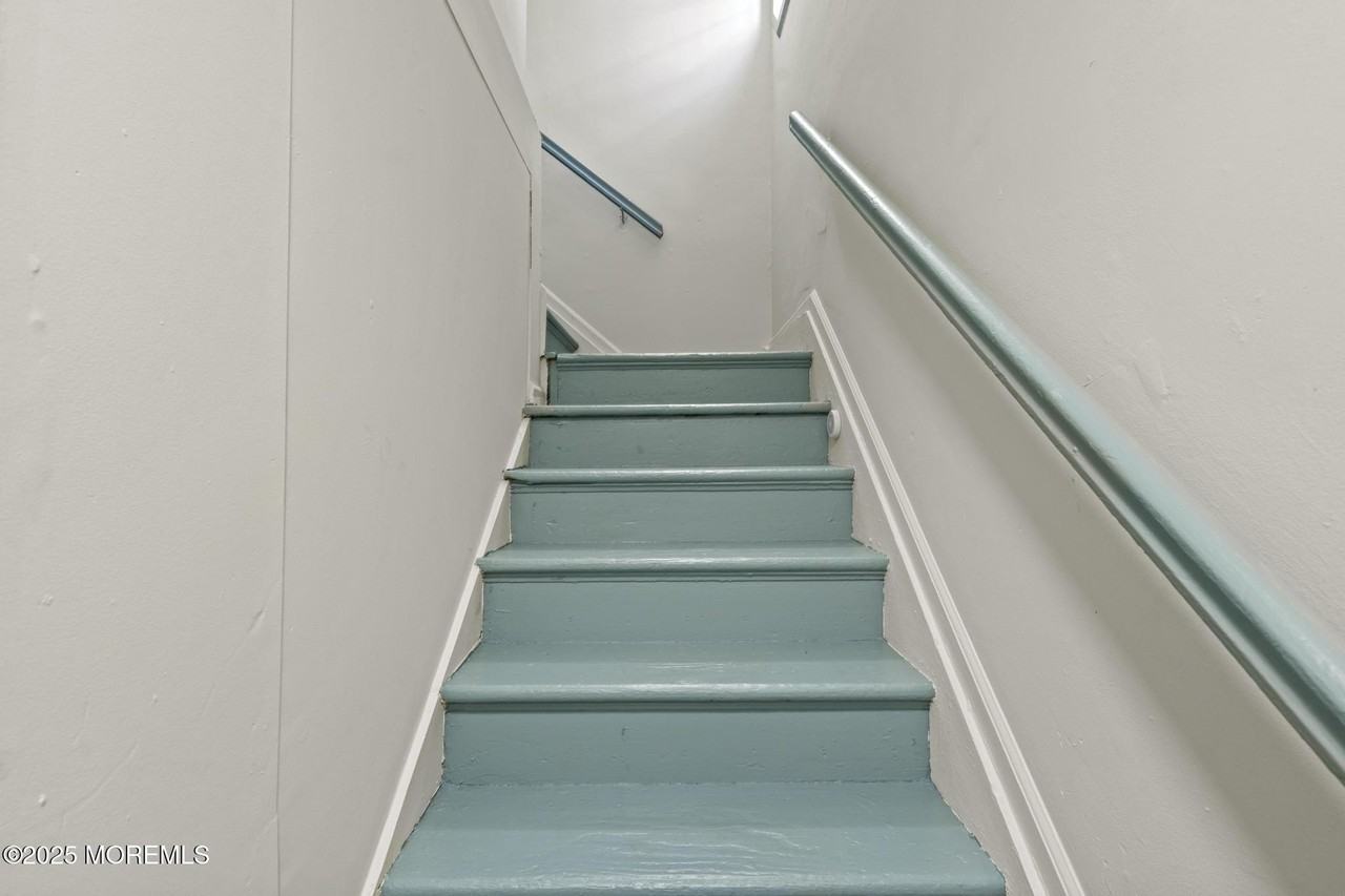 1105 Emory St #2 - Photo 3 of 29