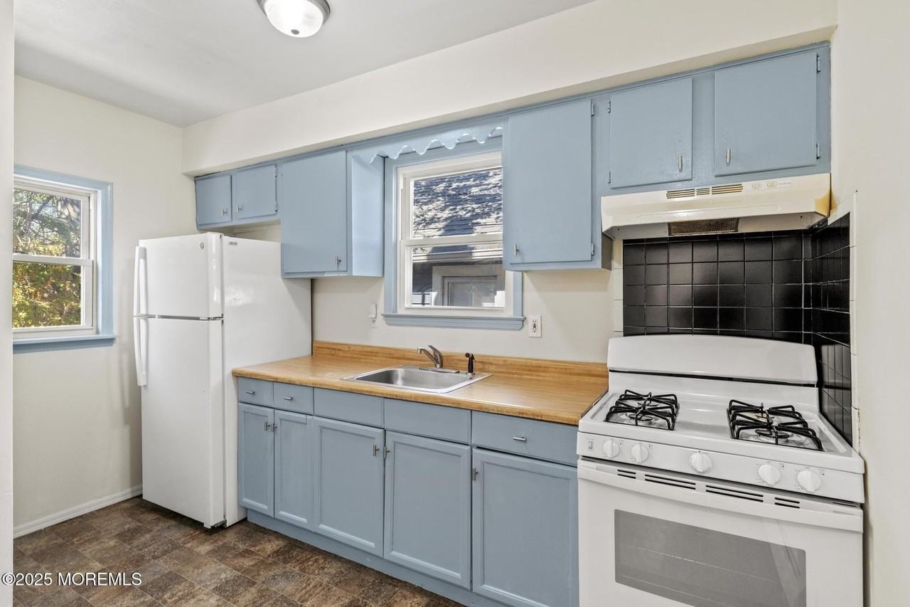 1105 Emory St #2 - Photo 5 of 29