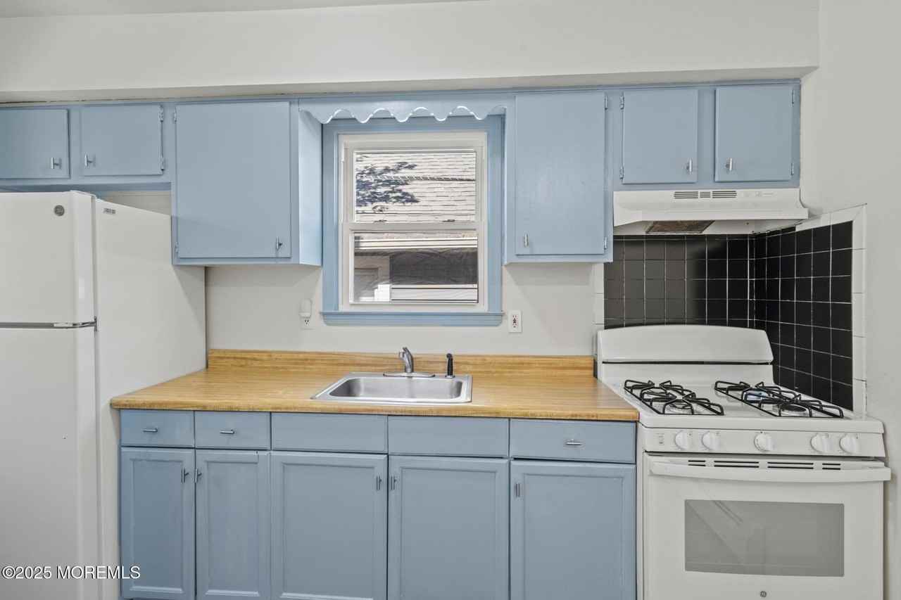 1105 Emory St #2 - Photo 6 of 29