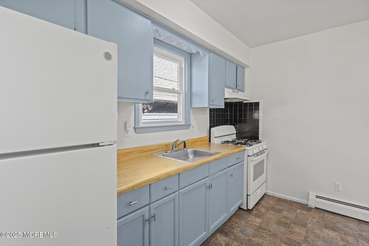 1105 Emory St #2 - Photo 7 of 29