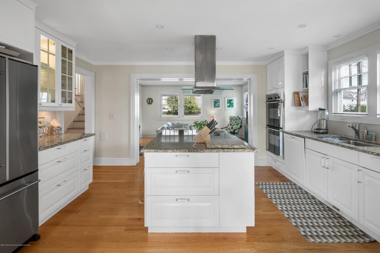 303 1st Ave - Photo 5 of 29