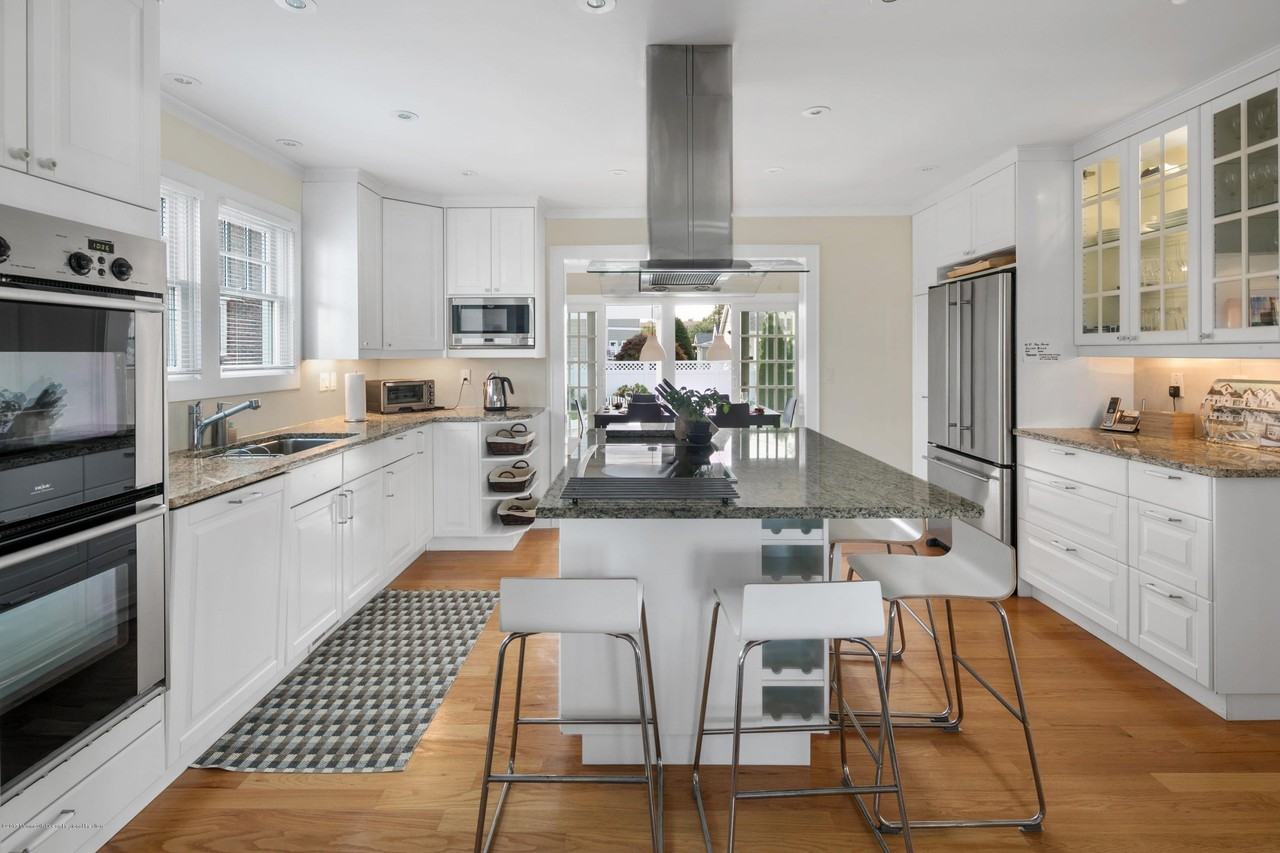 303 1st Ave - Photo 6 of 29