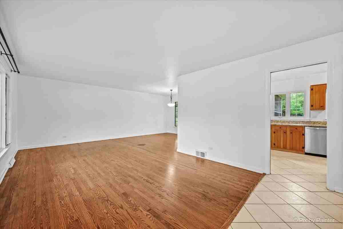 116 S Deerpath Rd - Photo 3 of 33