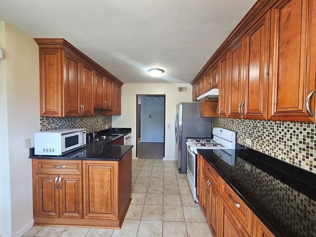 1182 Northbury Ln #D2 - Photo 3 of 28