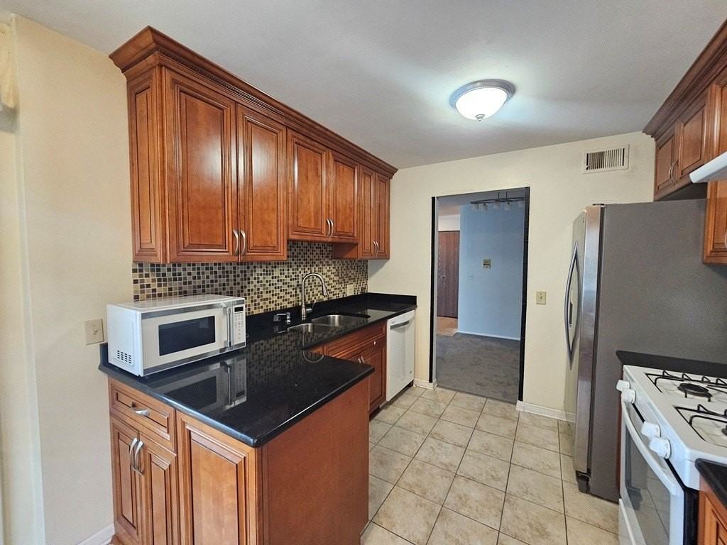 1182 Northbury Ln #D2 - Photo 5 of 28