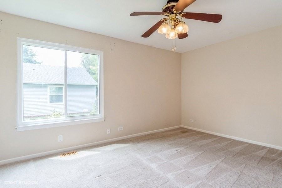 421 Bayview Ave - Photo 6 of 10