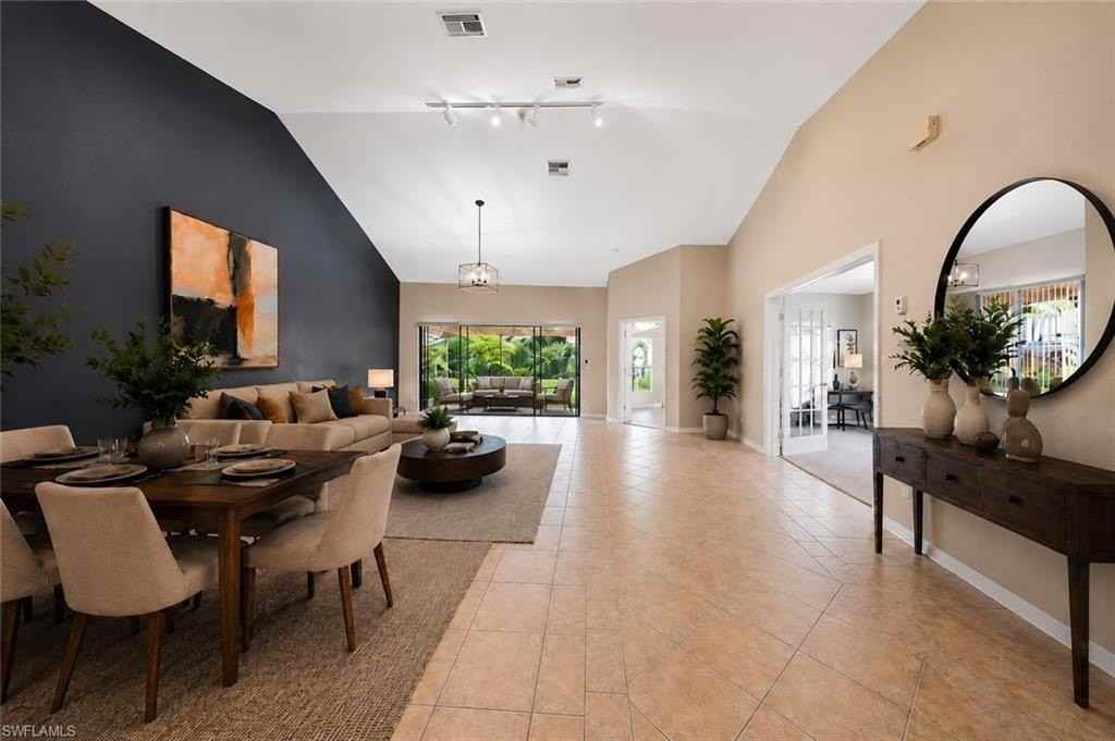 430 Saint Andrews Blvd #6 - Photo 6 of 37