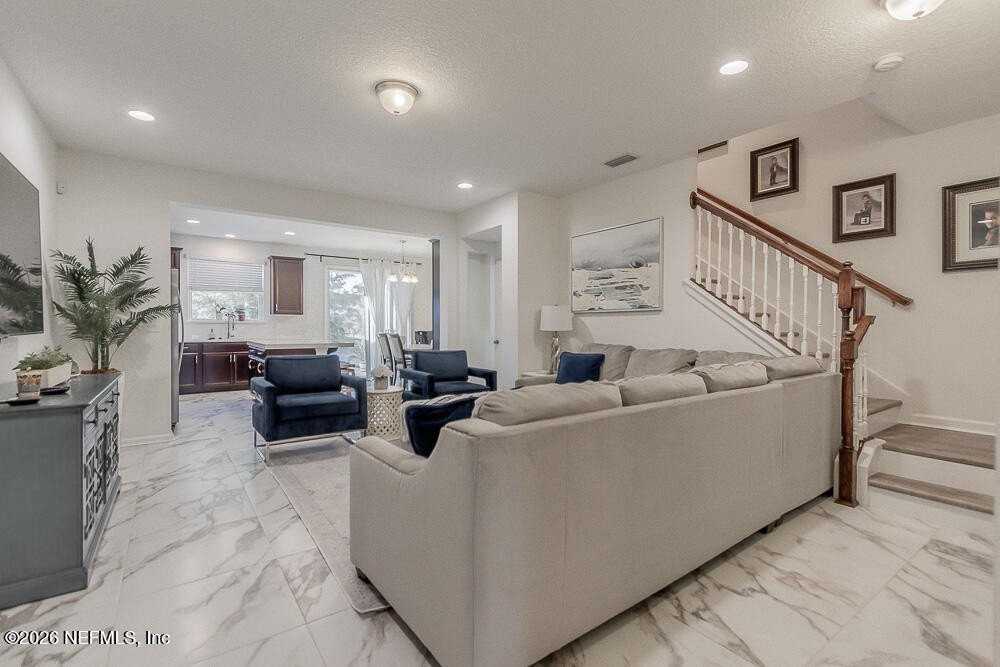 162 Nelson Ln - Photo 5 of 33