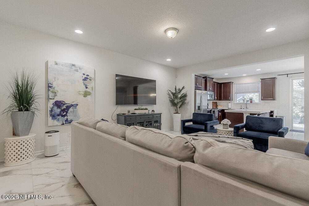 162 Nelson Ln - Photo 6 of 33