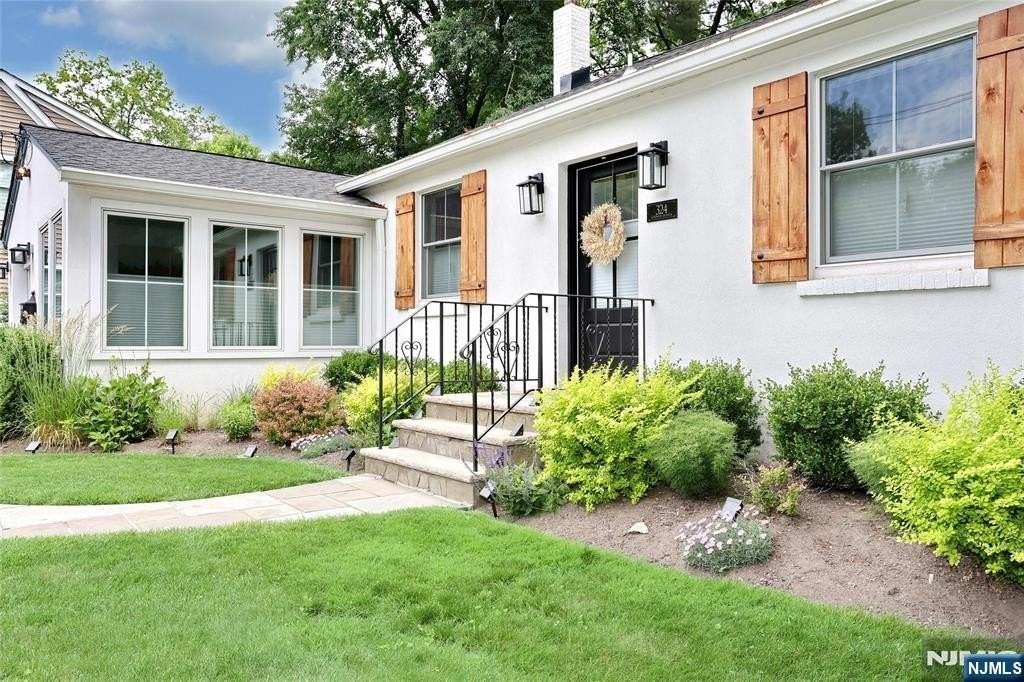 324 Godwin Ave - Photo 2 of 36