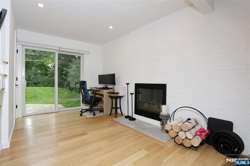 324 Godwin Ave - Photo 6 of 36