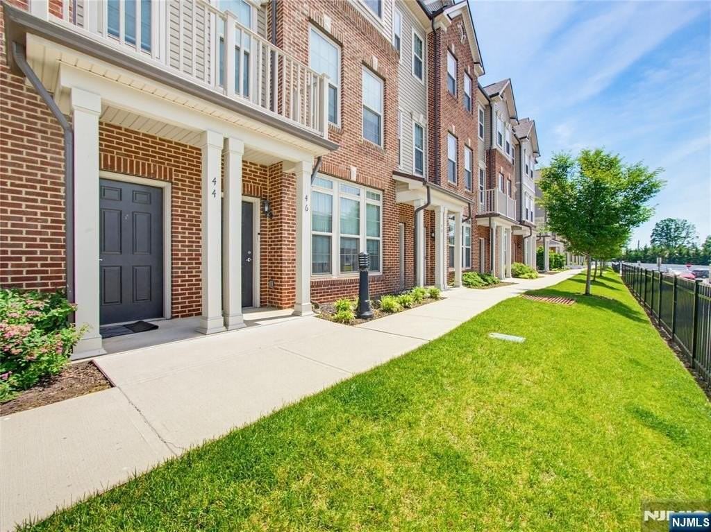 44 Leahy Dr - Photo 2 of 45