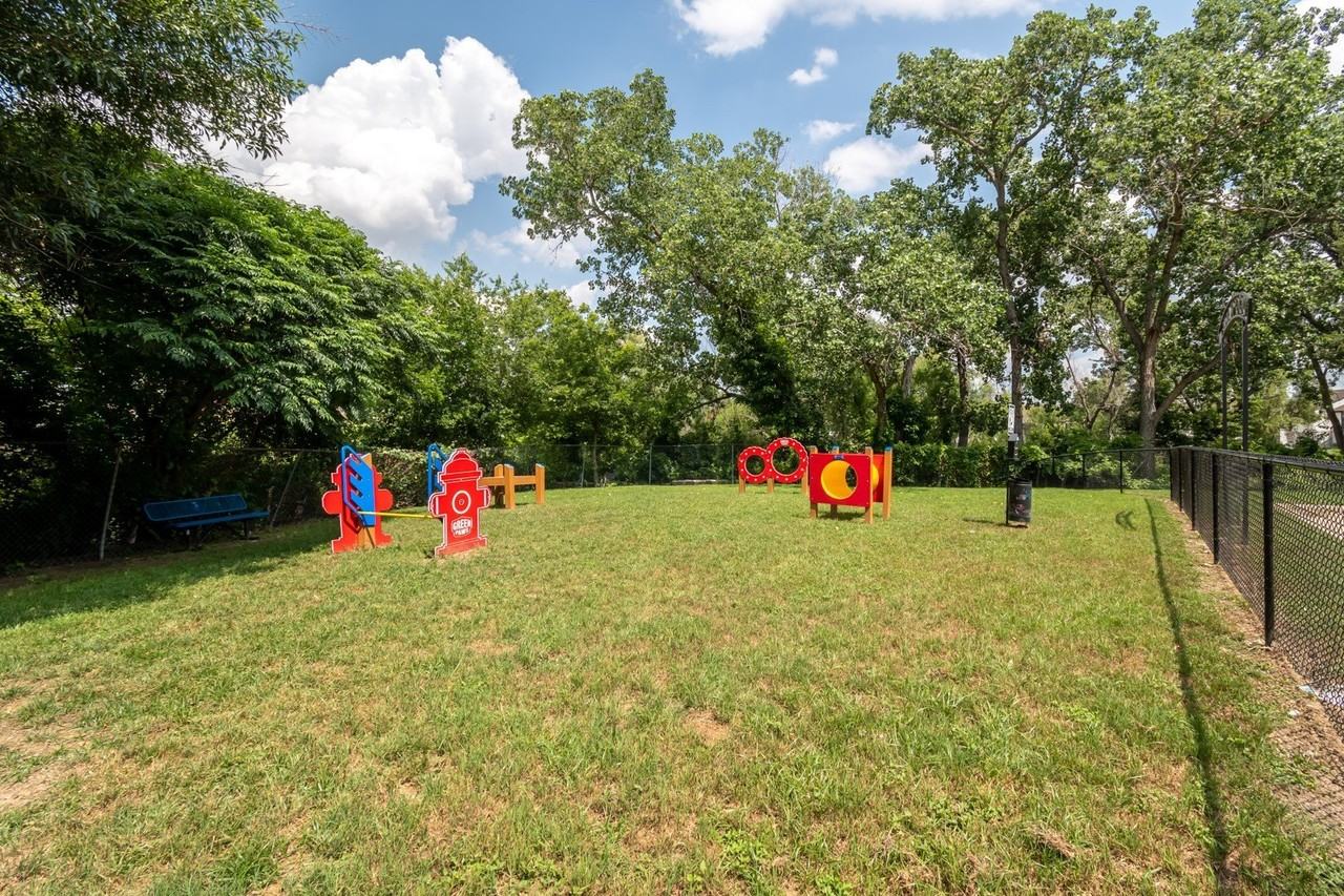 1900 Estrada Pkwy - Photo 4 of 10