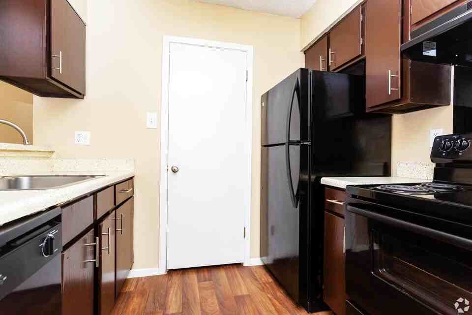1900 Estrada Pkwy - Photo 5 of 10