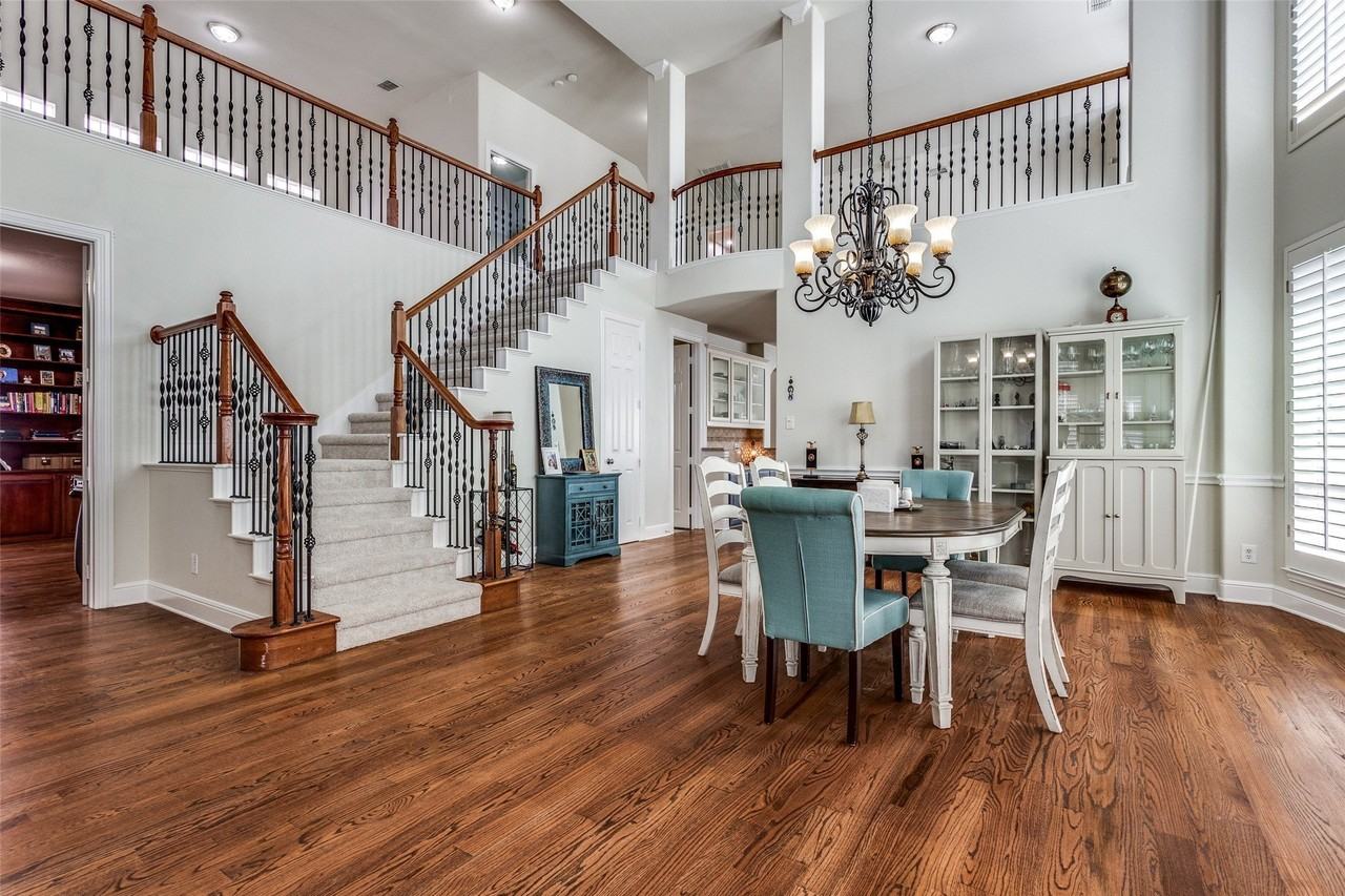 6909 Medallion Dr - Photo 3 of 25