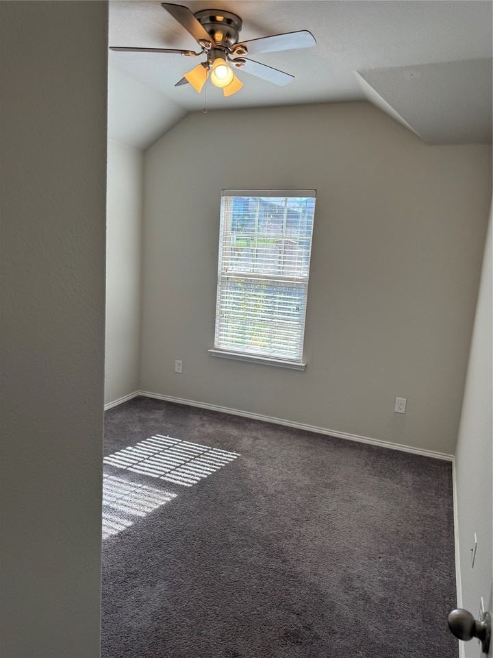 5856 Bindweed St - Photo 6 of 17