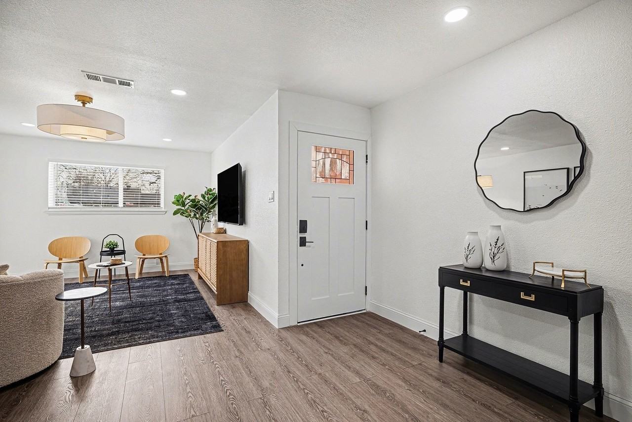 716 E Pecan St #722 - Photo 4 of 27