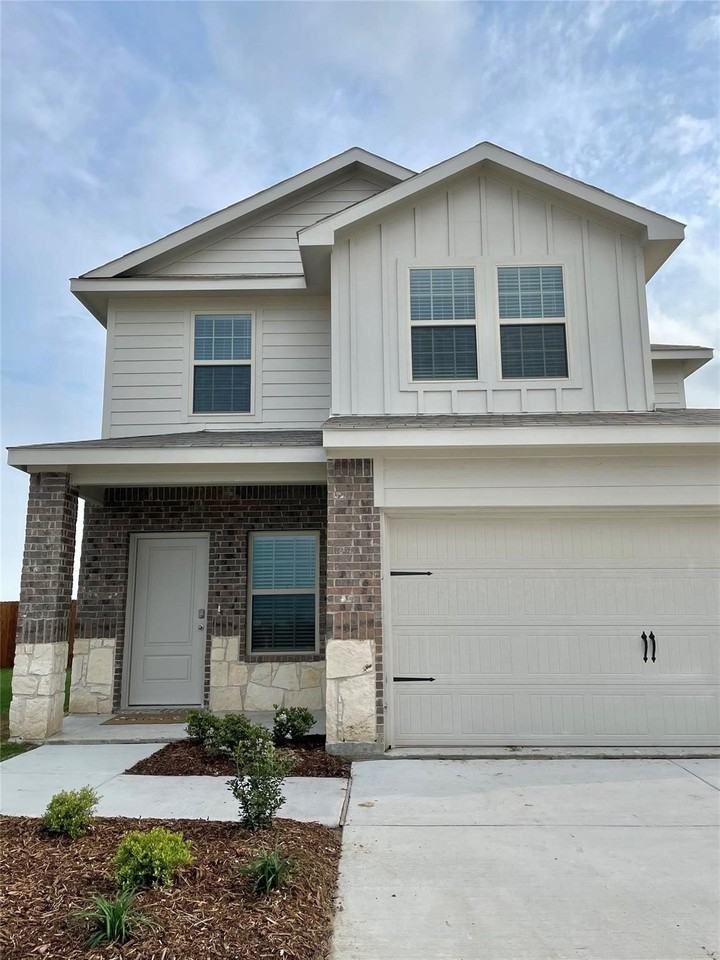 920 Sunrise Ln