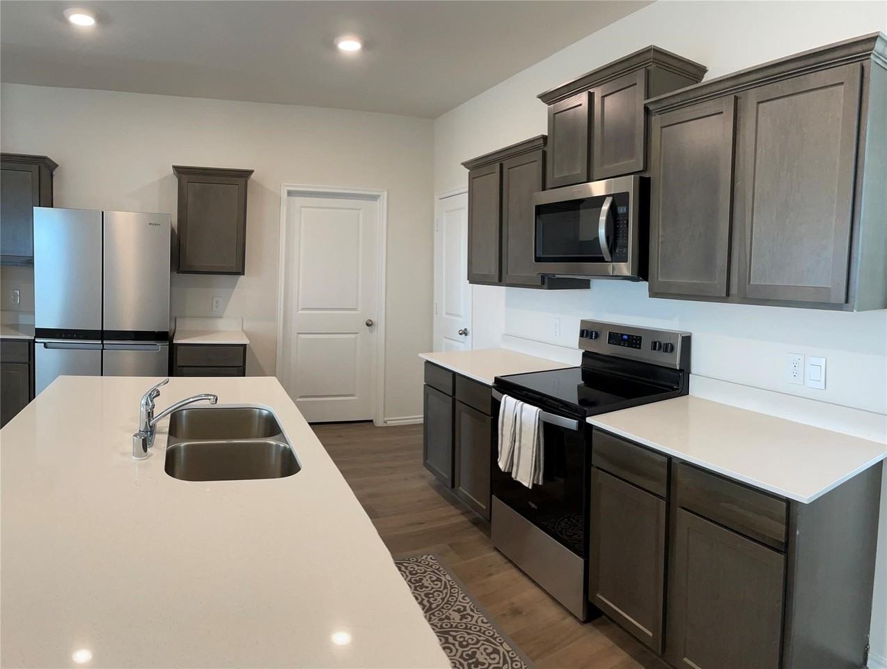 920 Sunrise Ln - Photo 6 of 20