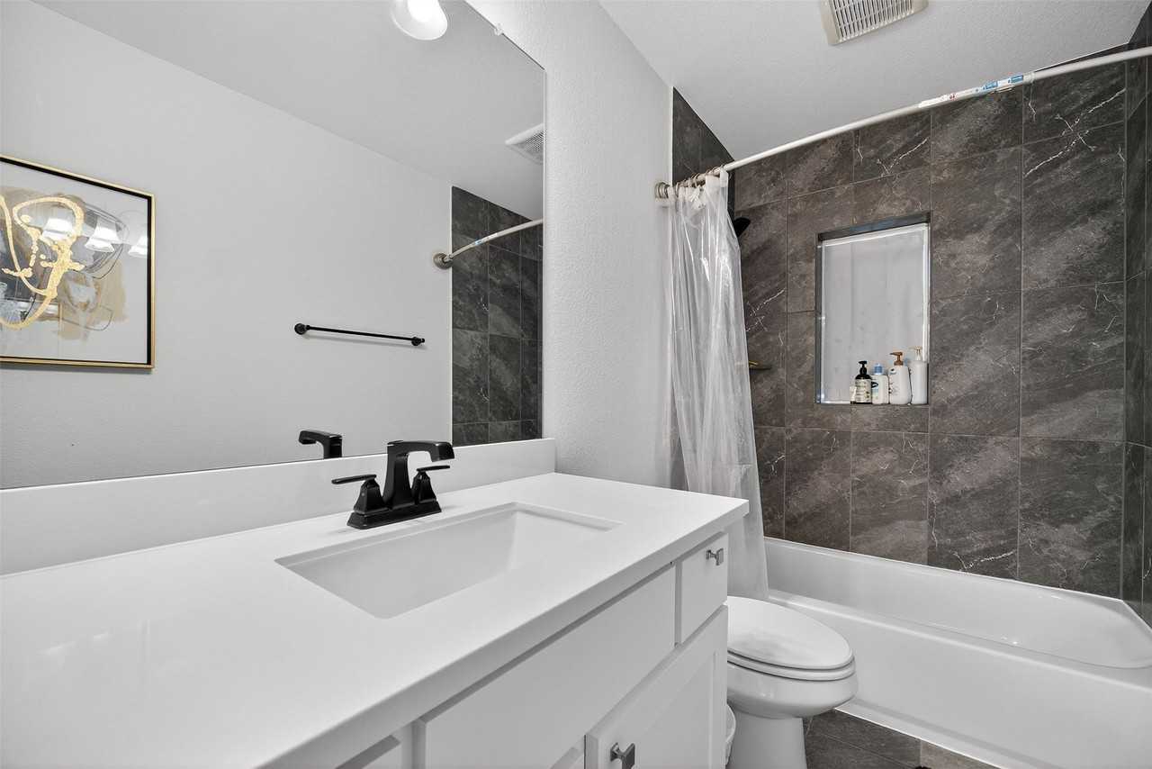 405 Rock Rose Ln - Photo 4 of 31