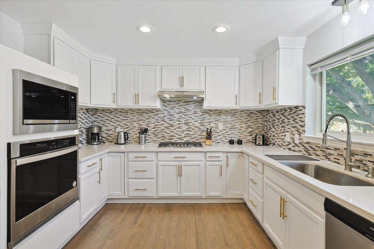 3608 Courtdale Dr - Photo 4 of 40