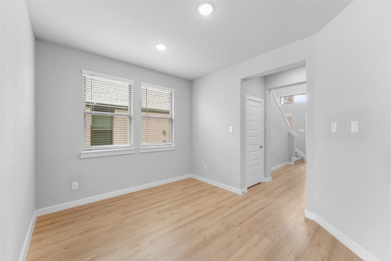 124 Mandarin St - Photo 5 of 31